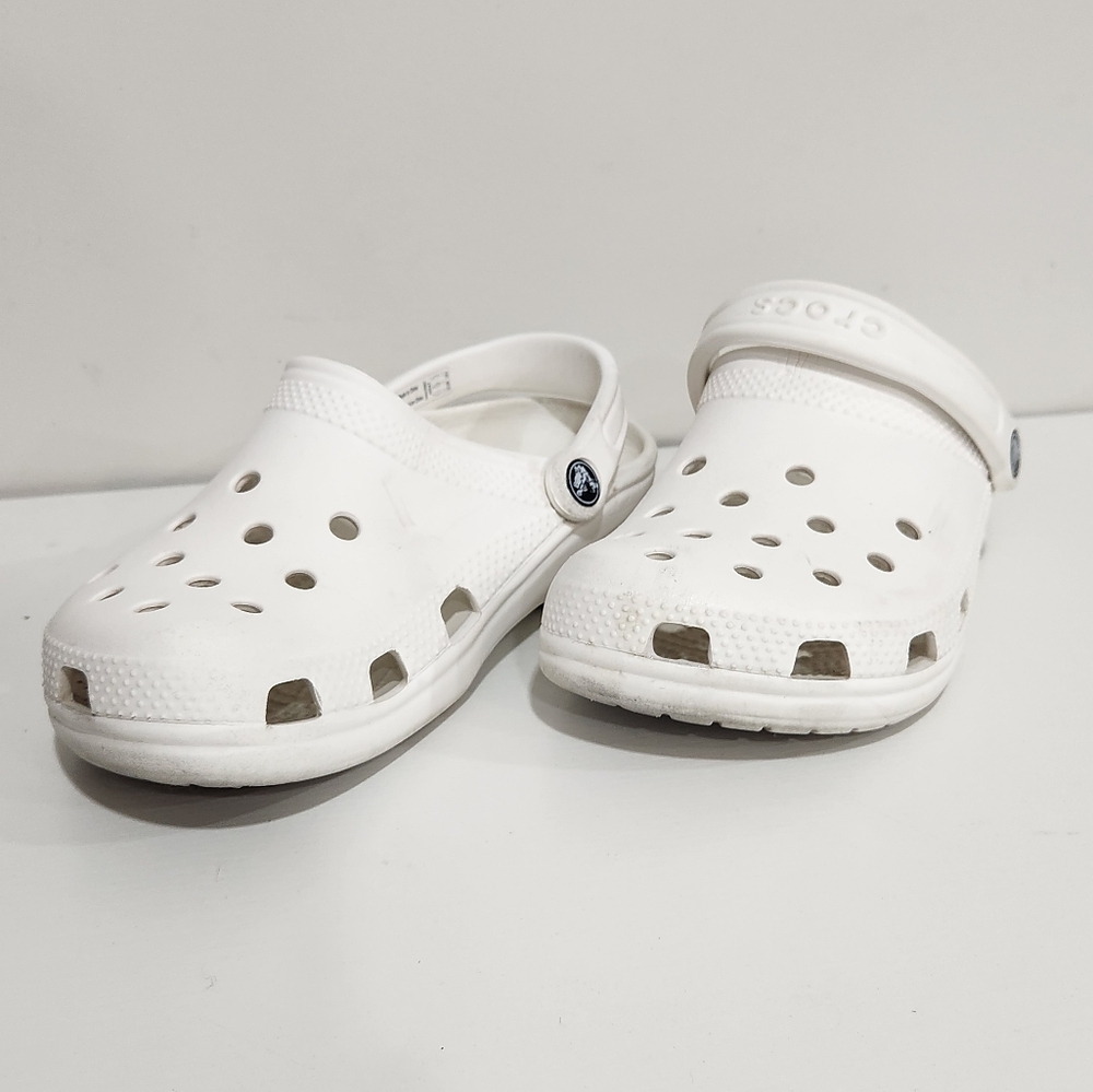 Crocs Classic Clog White Men’s 5 / Women’s 7 – Casual Slip-On Sandals – Light